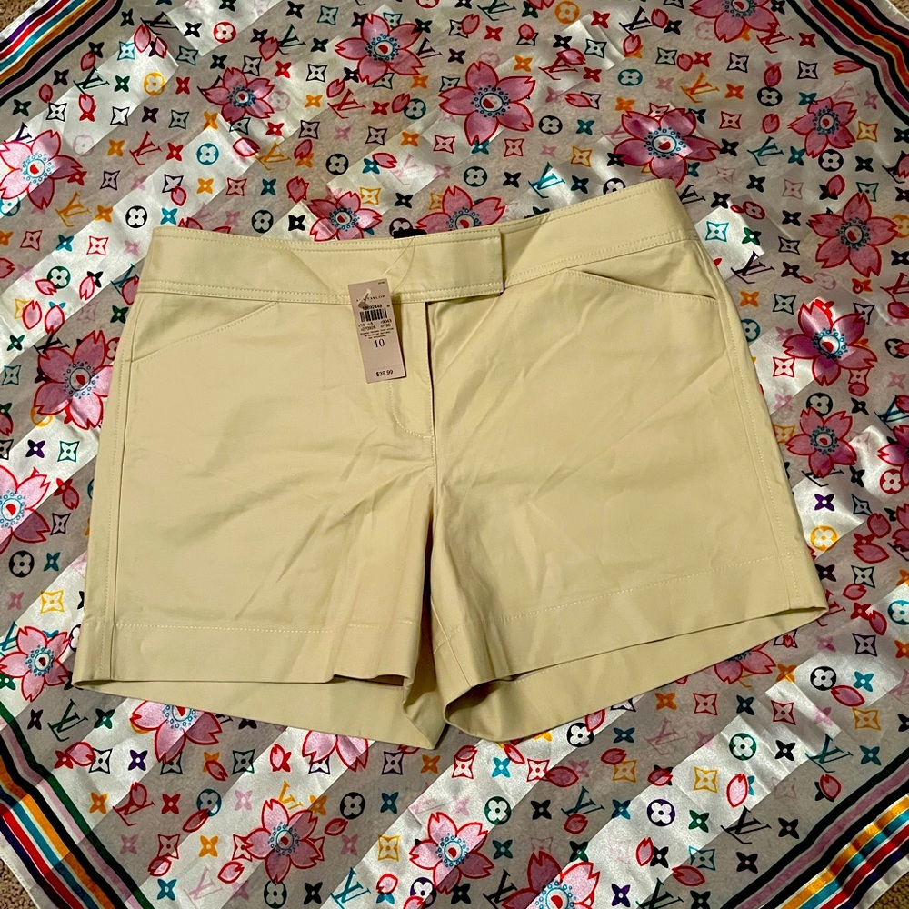 Ann Taylor Kali shorts.   NWT light and cute!!
